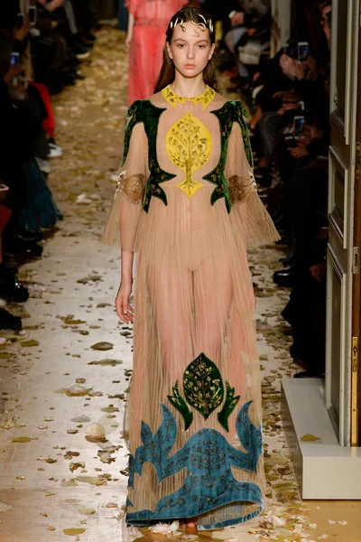 Look 13